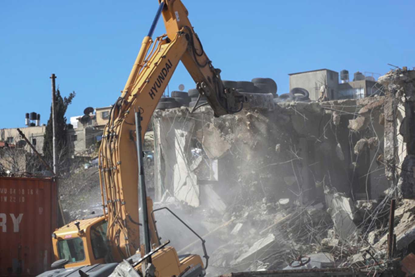 Zionist occupation gangs demolish Palestinian house in the West Bank